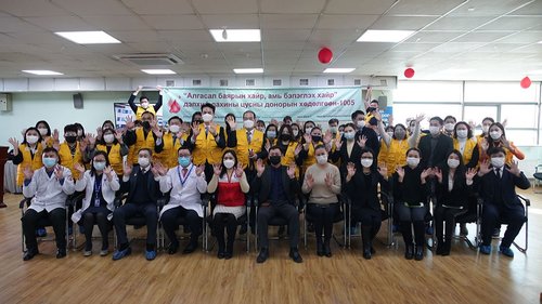 Дэлхий дахины 1005 дахь удаагийн цусны донорын хөдөлгөөнөөр 70 гаруй хүн цусаа хандивлав
